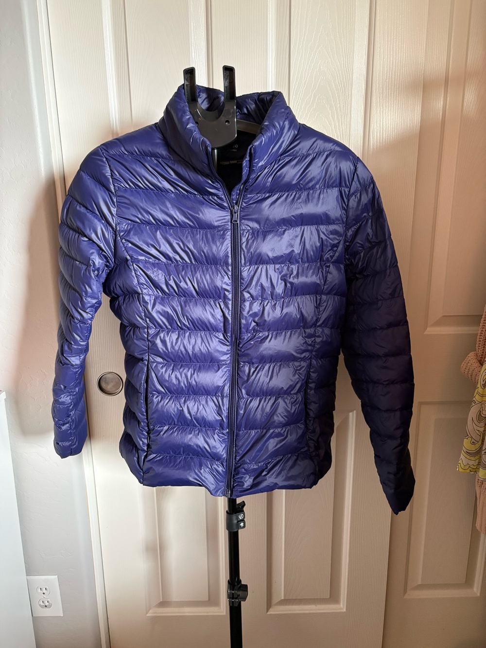 Lightweight Packable Women's Puffer Jacket - Purple